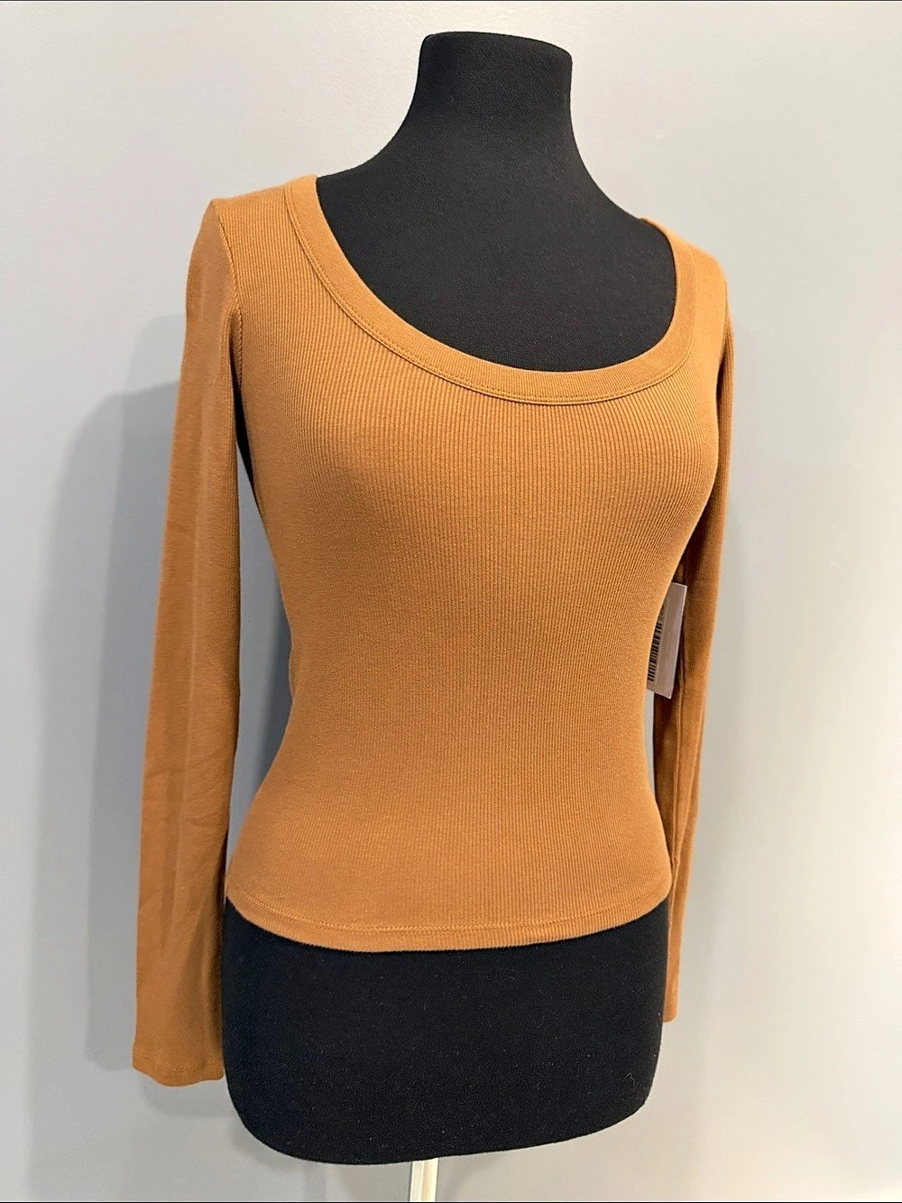 Har Low Essential Scoop Neck L/S Scoop Neck Long Sleeve Brown Size Small NWT